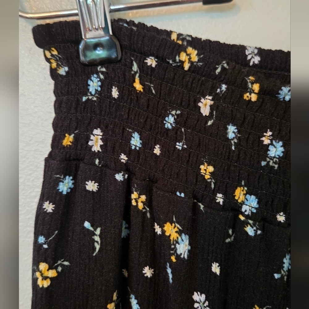 H & H Black Floral Wide Leg Pants Size 16 - Picture 3 of 5